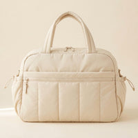 Sac à langer puffer matelassé crème, vue de face, sur fond crème