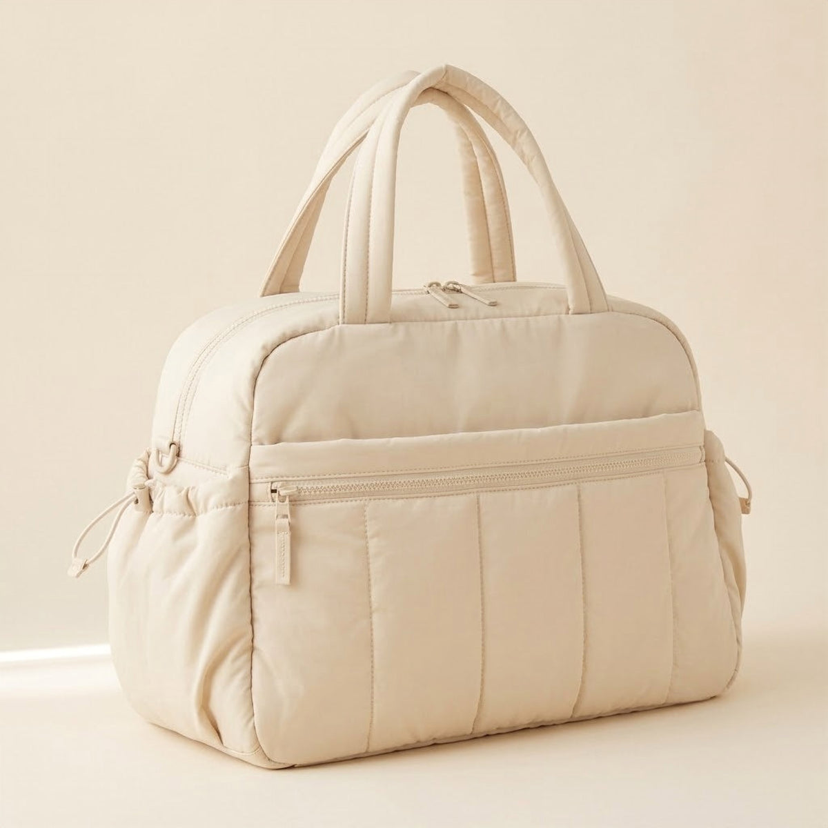 Sac à langer puffer crème de trois quarts, avec sa poche latérale