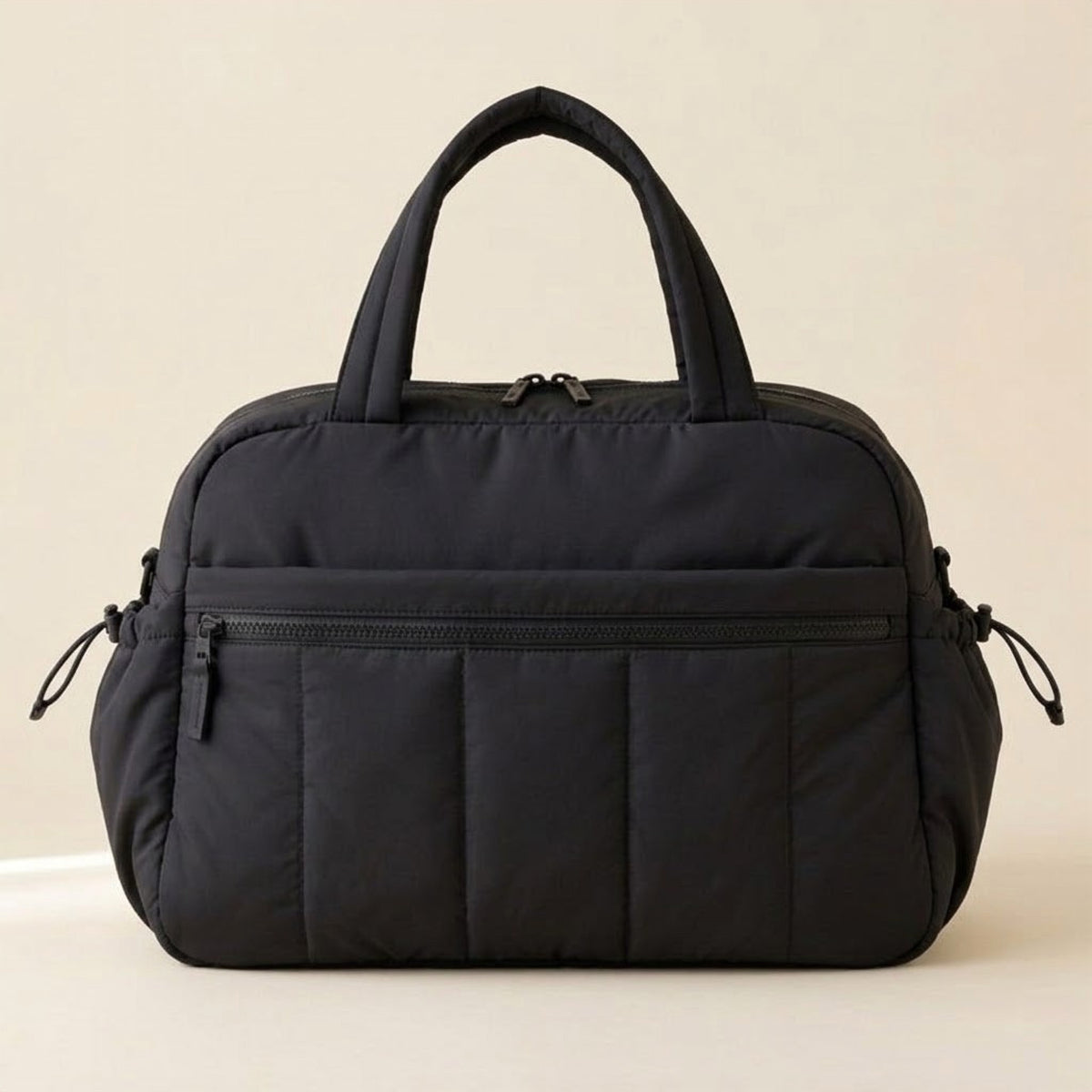 Sac à langer puffer noir sur fond crème